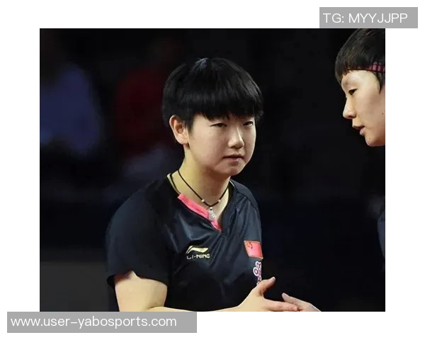 媒体人解读杨立瑜竖大拇指事件背后的真实情感与球迷互动的误解 媒体人解读杨立瑜竖大拇指事件背后的真实情感与球迷互动的误解