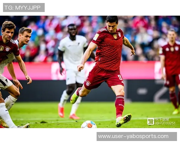 莱万状态回暖仍显挣扎停球失误频繁启动变向困难重重